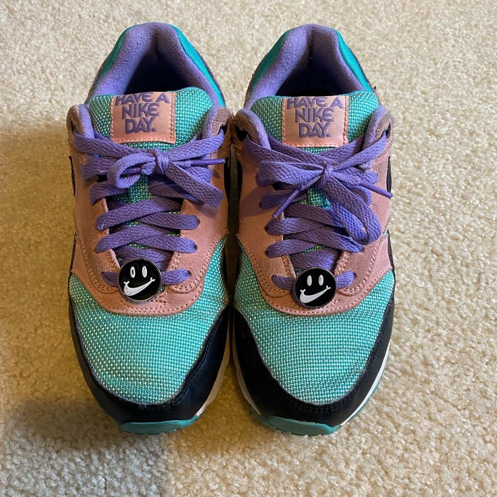 Nike air maxes